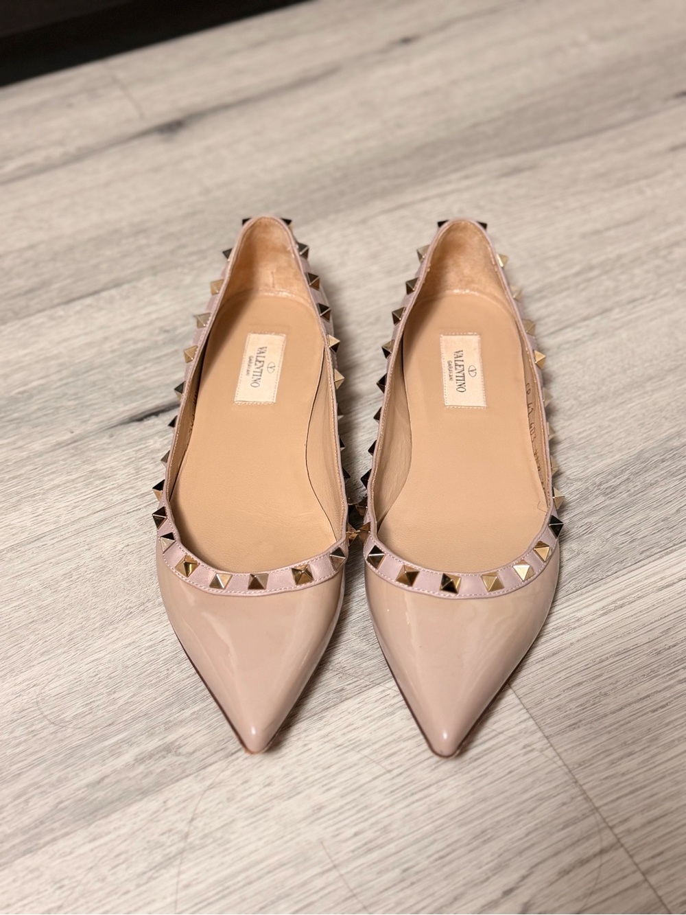 Valentino Garavani Nude Pink Patent Leather Rockstud Pointed Flats